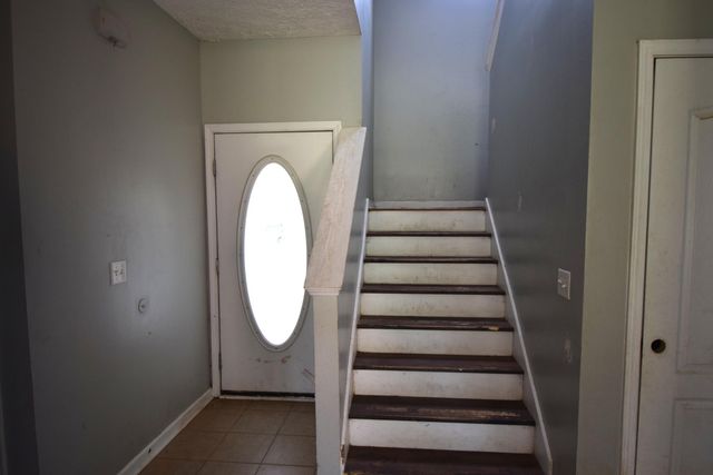 2498 S Lakeview Drive, Crestview, FL 32536