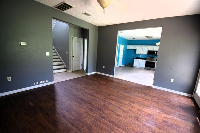 2498 S Lakeview Drive, Crestview, FL 32536