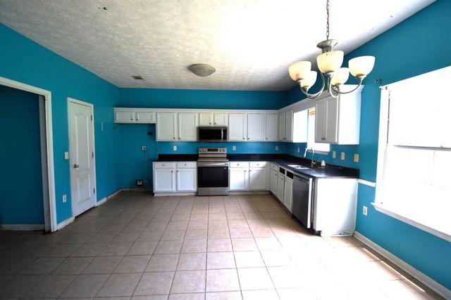 2498 S Lakeview Drive, Crestview, FL 32536