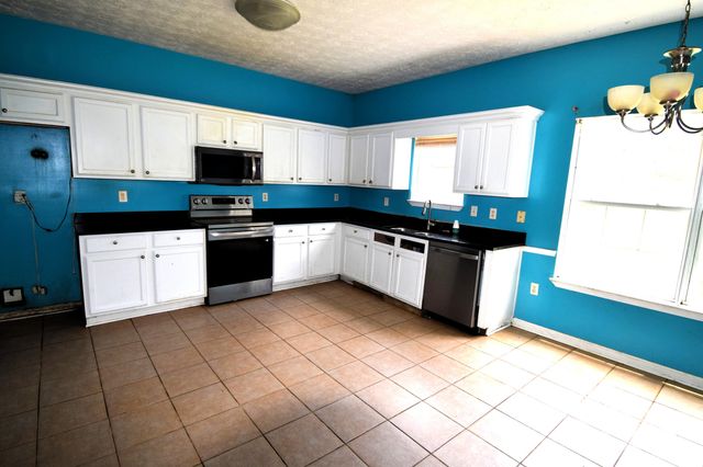2498 S Lakeview Drive, Crestview, FL 32536