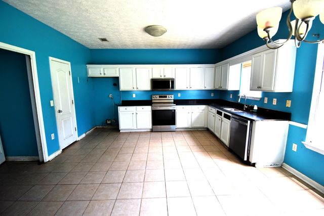 2498 S Lakeview Drive, Crestview, FL 32536