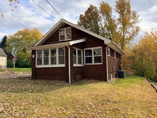194 E Baird Avenue, Barberton, OH 44203