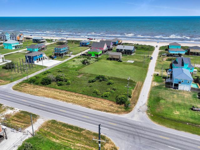 986 Smith Drive, Gilchrist, TX 77617