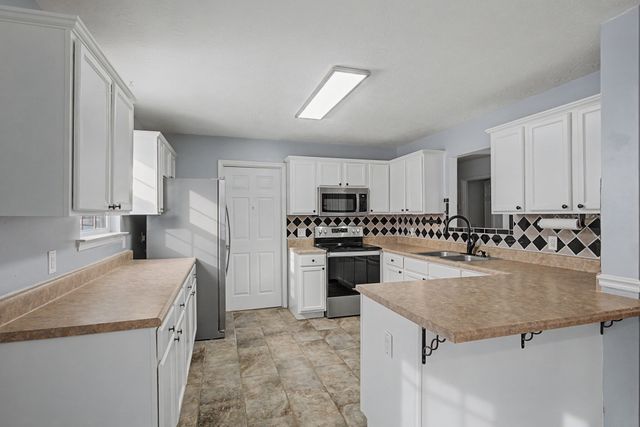 1086 Jason Cir, Ashland City, TN 37015