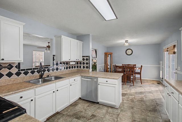 1086 Jason Cir, Ashland City, TN 37015