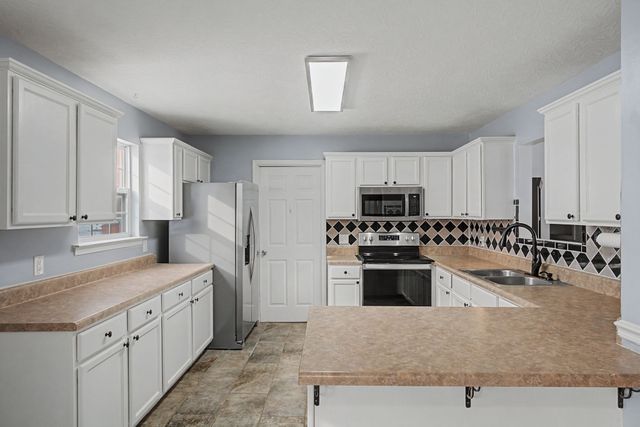 1086 Jason Cir, Ashland City, TN 37015