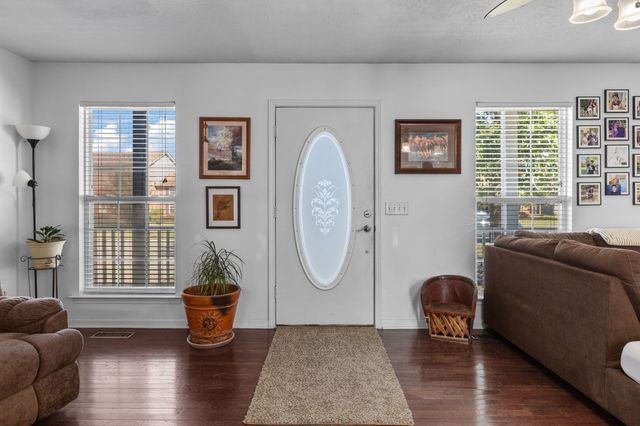 1086 Jason Cir, Ashland City, TN 37015