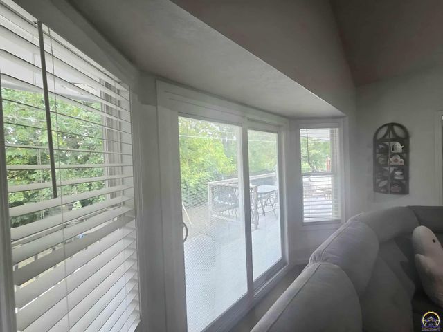 2604 SW Ancaster RD, Topeka, KS 66614