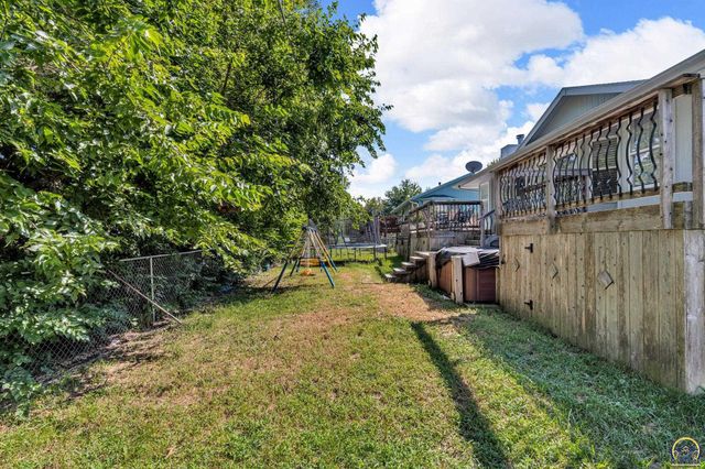 2604 SW Ancaster RD, Topeka, KS 66614