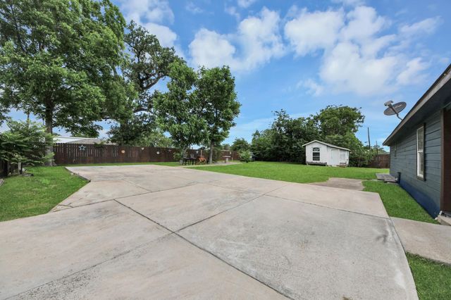 8227 Chadwick Street, Houston, TX 77029