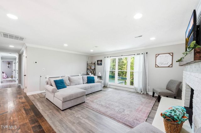 241 Summer Sound Road, Piney Flats, TN 37686