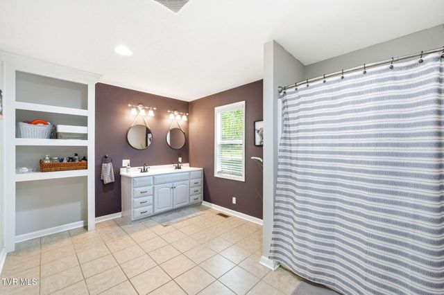 241 Summer Sound Road, Piney Flats, TN 37686