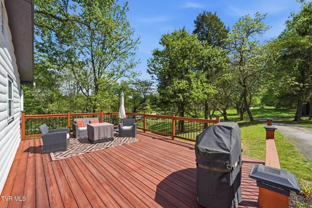 241 Summer Sound Road, Piney Flats, TN 37686