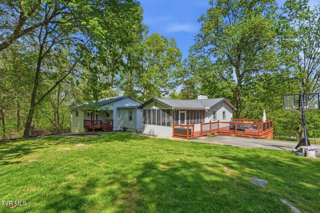 241 Summer Sound Road, Piney Flats, TN 37686