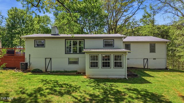 241 Summer Sound Road, Piney Flats, TN 37686