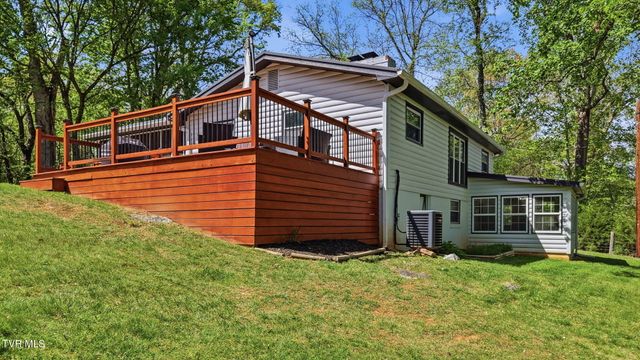 241 Summer Sound Road, Piney Flats, TN 37686
