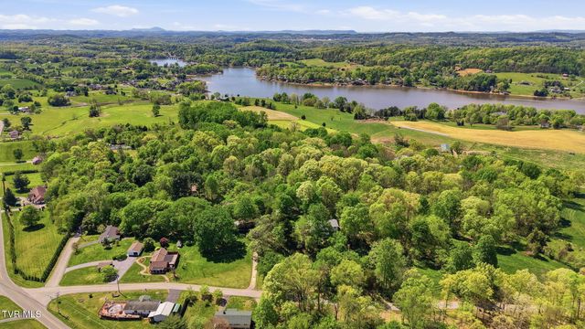 241 Summer Sound Road, Piney Flats, TN 37686