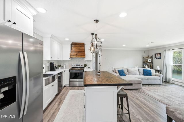 241 Summer Sound Road, Piney Flats, TN 37686