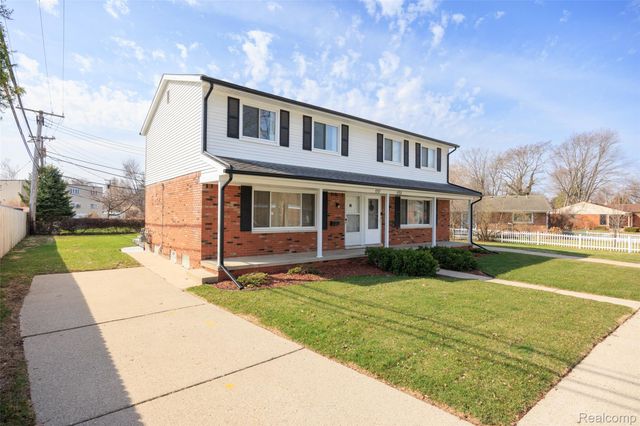 1717 Nakota Road, Royal Oak Charter Township, MI 48073