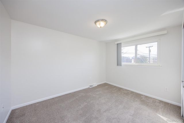 1717 Nakota Road, Royal Oak Charter Township, MI 48073