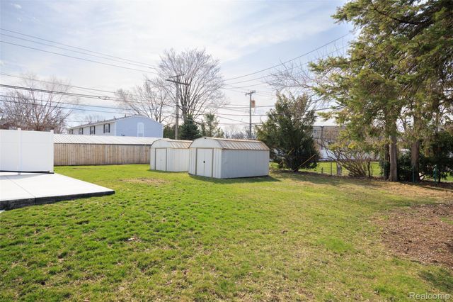 1717 Nakota Road, Royal Oak Charter Township, MI 48073