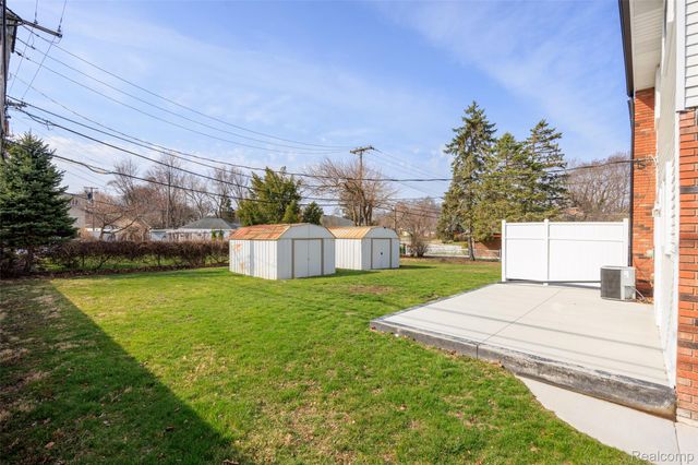 1717 Nakota Road, Royal Oak Charter Township, MI 48073