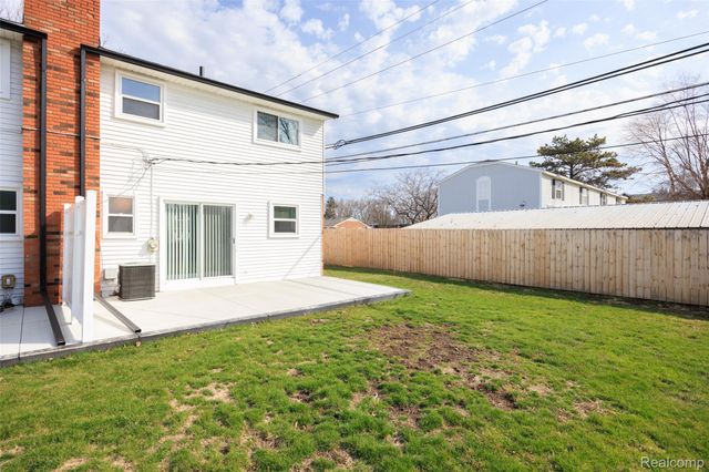 1717 Nakota Road, Royal Oak Charter Township, MI 48073