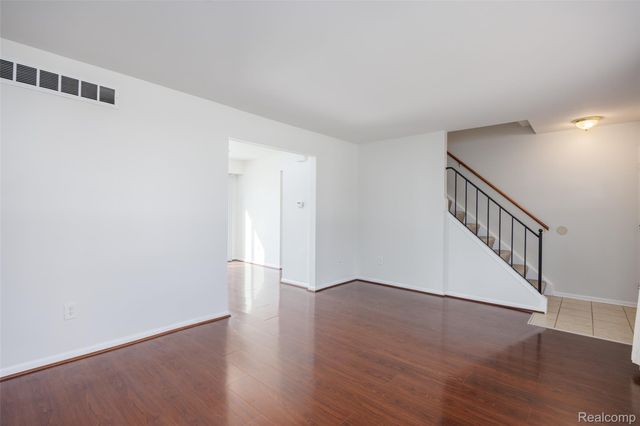 1717 Nakota Road, Royal Oak Charter Township, MI 48073