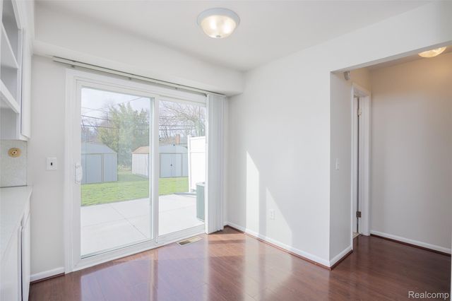 1717 Nakota Road, Royal Oak Charter Township, MI 48073