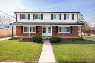 1717 Nakota Road, Royal Oak Charter Township, MI 48073