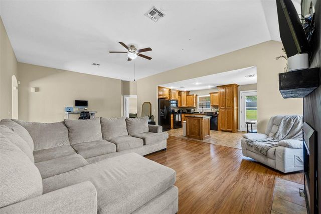822 NW Hilltop Dr, Lawton, OK 73505