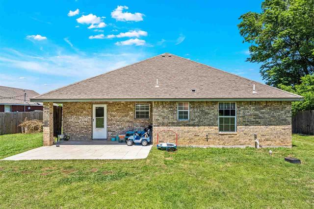 822 NW Hilltop Dr, Lawton, OK 73505