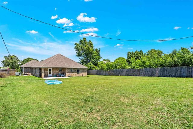 822 NW Hilltop Dr, Lawton, OK 73505