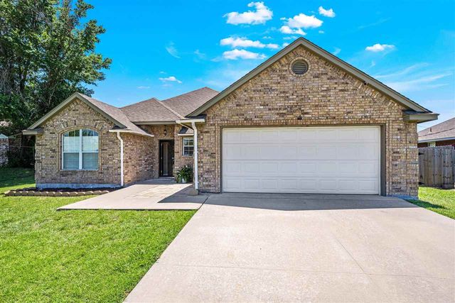 822 NW Hilltop Dr, Lawton, OK 73505