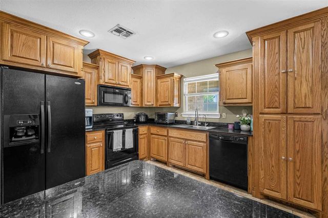 822 NW Hilltop Dr, Lawton, OK 73505
