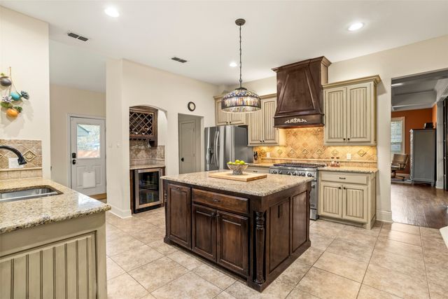 114 E University Avenue, Waxahachie, TX 75165