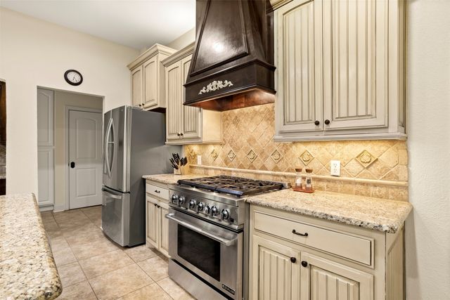 114 E University Avenue, Waxahachie, TX 75165