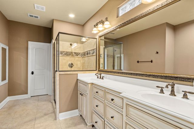 114 E University Avenue, Waxahachie, TX 75165