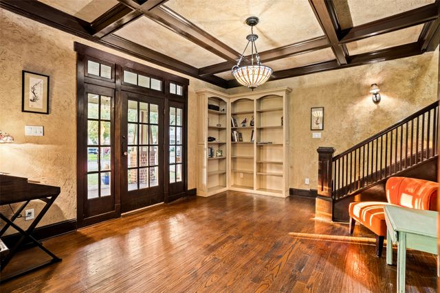 114 E University Avenue, Waxahachie, TX 75165