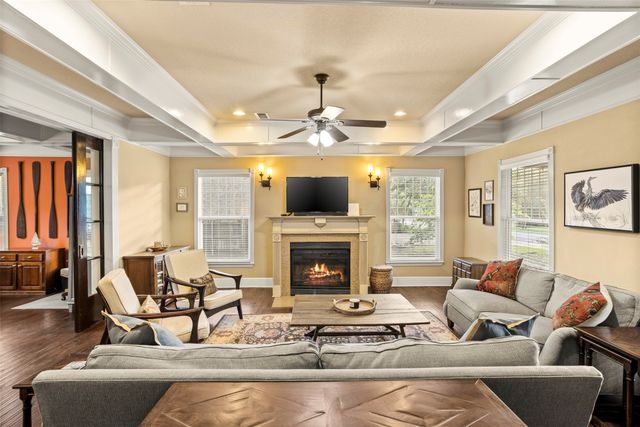 114 E University Avenue, Waxahachie, TX 75165