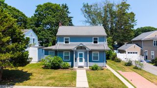 564 Montgomery St, Fall River, MA 02720