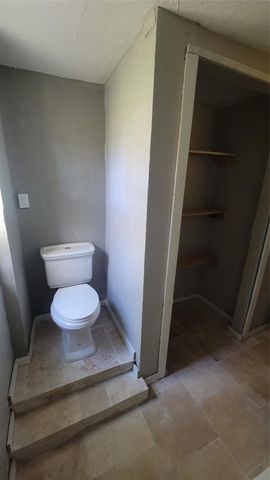 12018 Sandpiper Road, Angleton, TX 77515