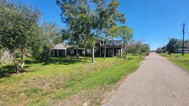 12018 Sandpiper Road, Angleton, TX 77515