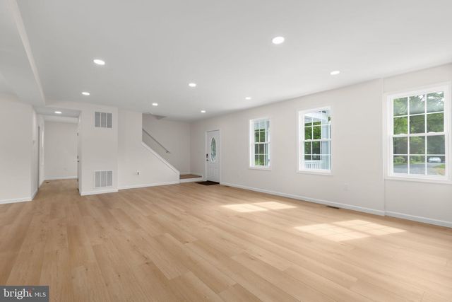 19005 TIDEWATER TRL, Fredericksburg, VA 22408