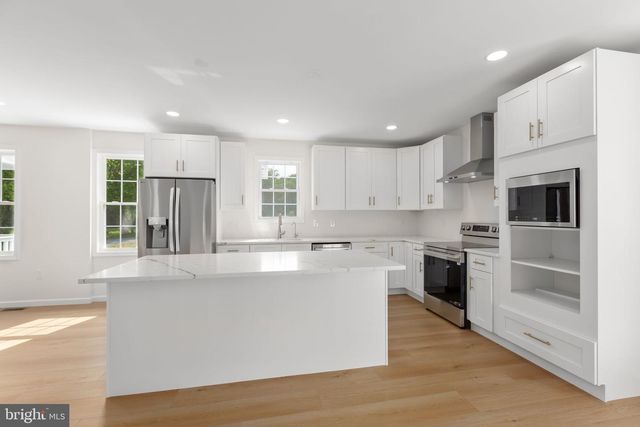 19005 TIDEWATER TRL, Fredericksburg, VA 22408
