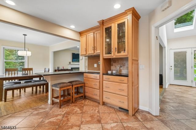 91 Ridge Dr, Livingston Twp., NJ 07039