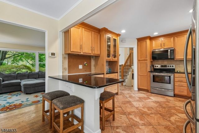 91 Ridge Dr, Livingston Twp., NJ 07039