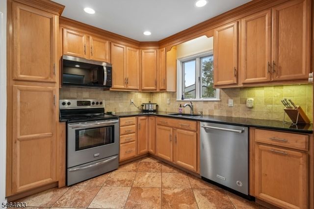 91 Ridge Dr, Livingston Twp., NJ 07039