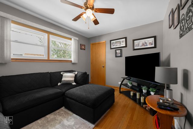 444 S Prospect Avenue, Itasca, IL 60143