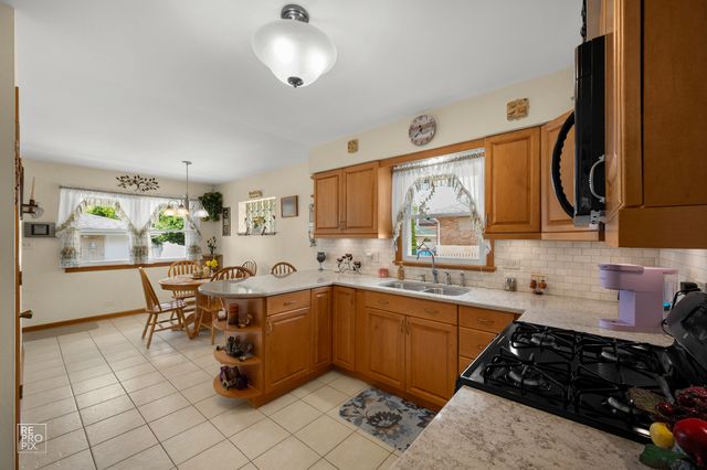 444 S Prospect Avenue, Itasca, IL 60143